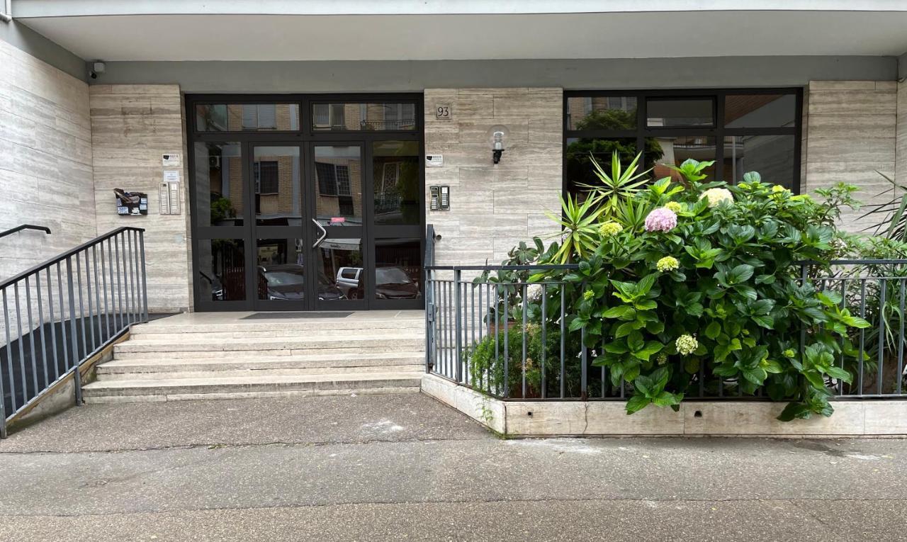 Attico Con Terrazza In Via Dei Traghetti Apartment ลิโด ดิ ออสเตีย ภายนอก รูปภาพ